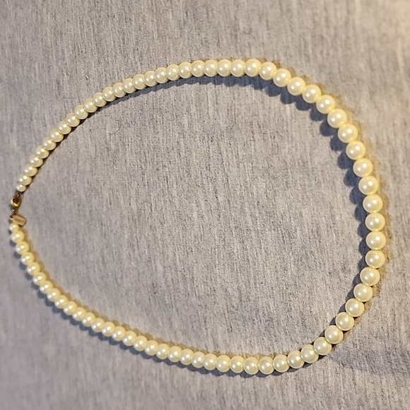 1928 Simulated Pearl Strand Necklace - Picture 10 of 10